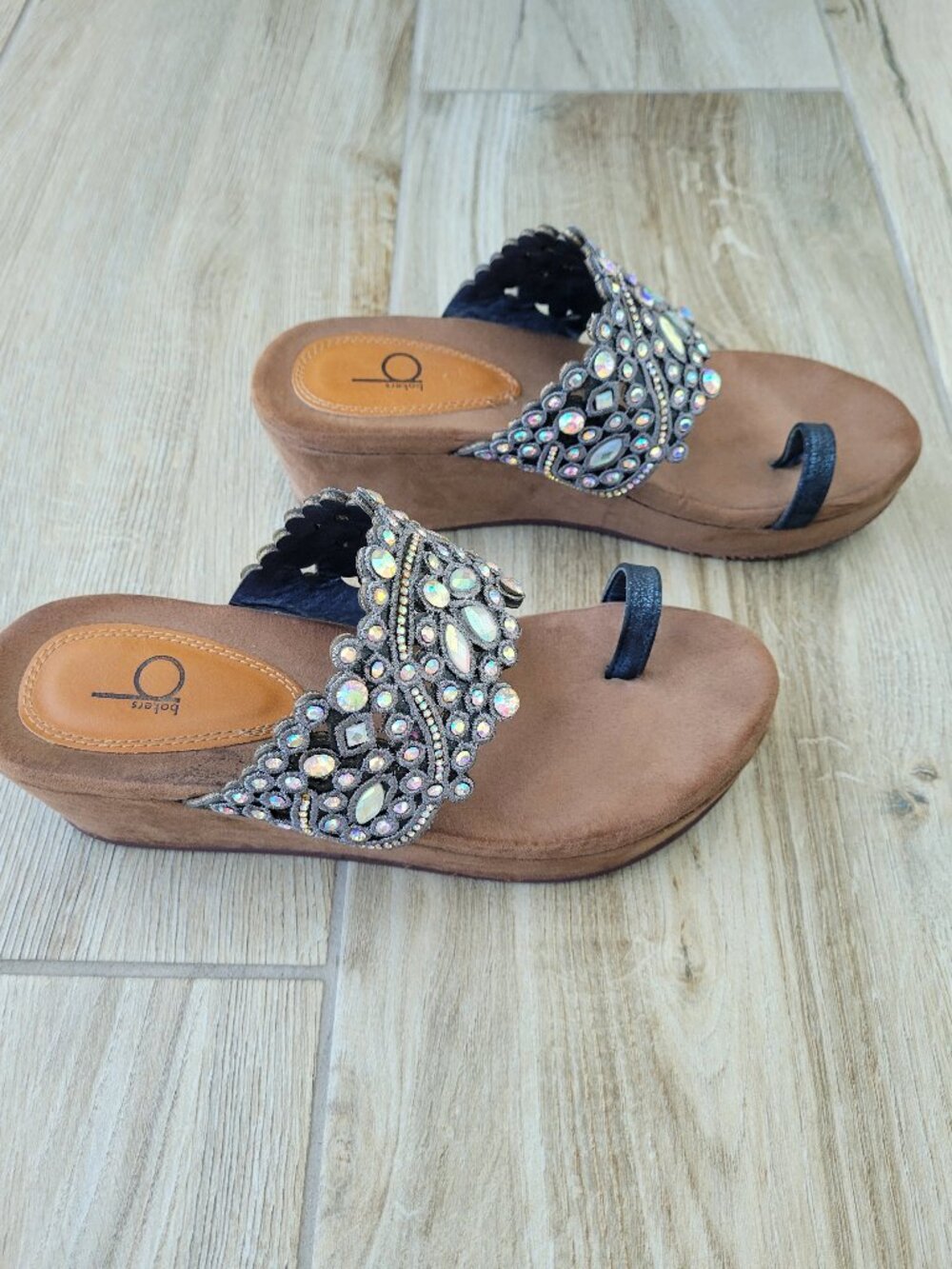 Bakers Beaded Rhinestone Toe-Loop Platform Sandals - Picture 6 of 7